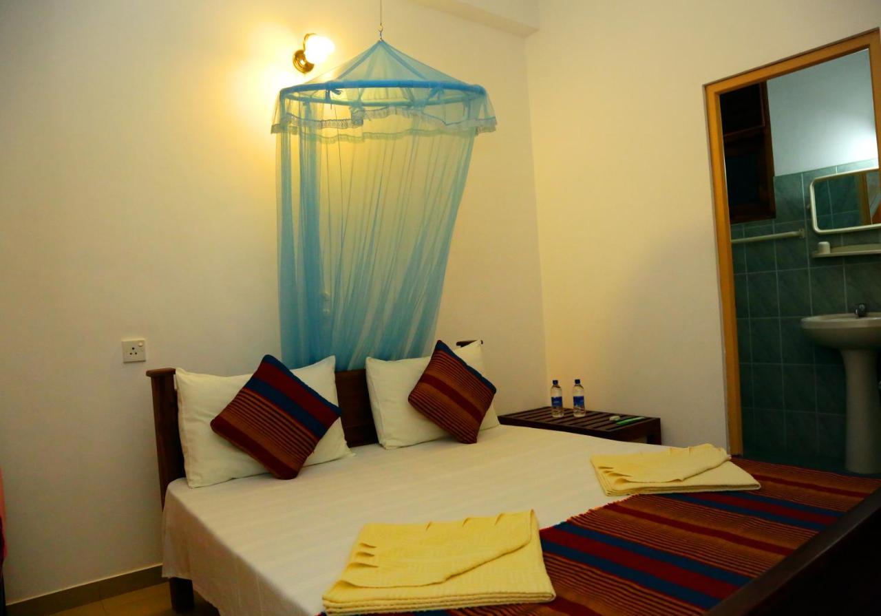 Vishmee Holiday Inn Embilipitiya Exterior foto